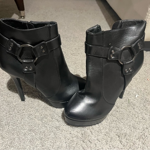 Black booties by Charles by Charles David. Never worn. Size 8.5 - Picture 1 of 3